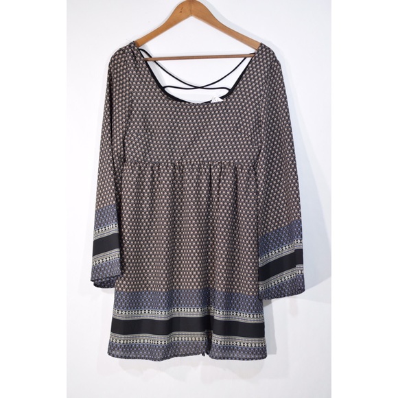 Peppermint Dresses & Skirts - Peppermint Bell Sleeve Dress